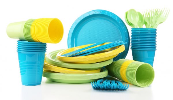 использование пластиковой посуды